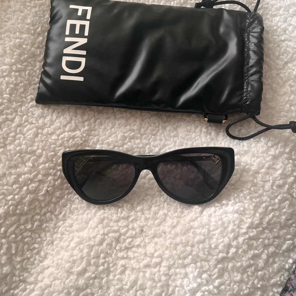 Fendi Elegant Black Sunglasses